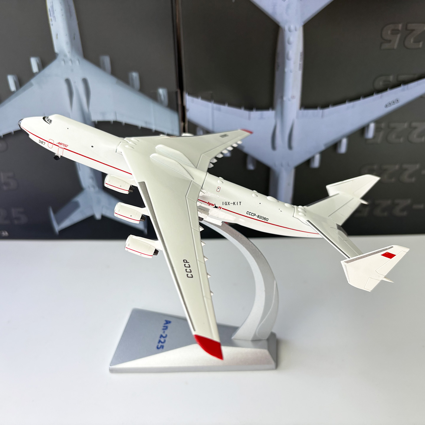 Model Kit Ukraine - Modelo a Escala 1/400 del Avión